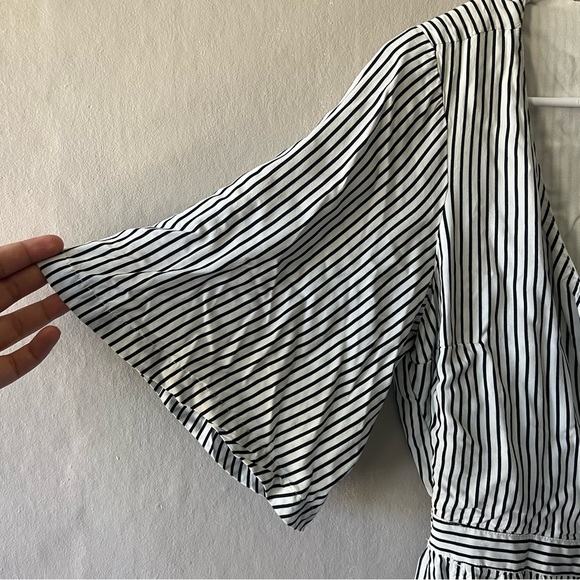 🛍️Abercrombie & Fitch Striped Tie Front Romper Size Small - Picture 6 of 8